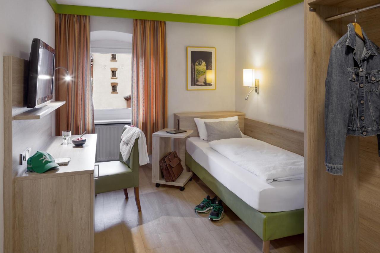 Wirtshaus & Hotel Goldener Greif Edelsfeld Εξωτερικό φωτογραφία