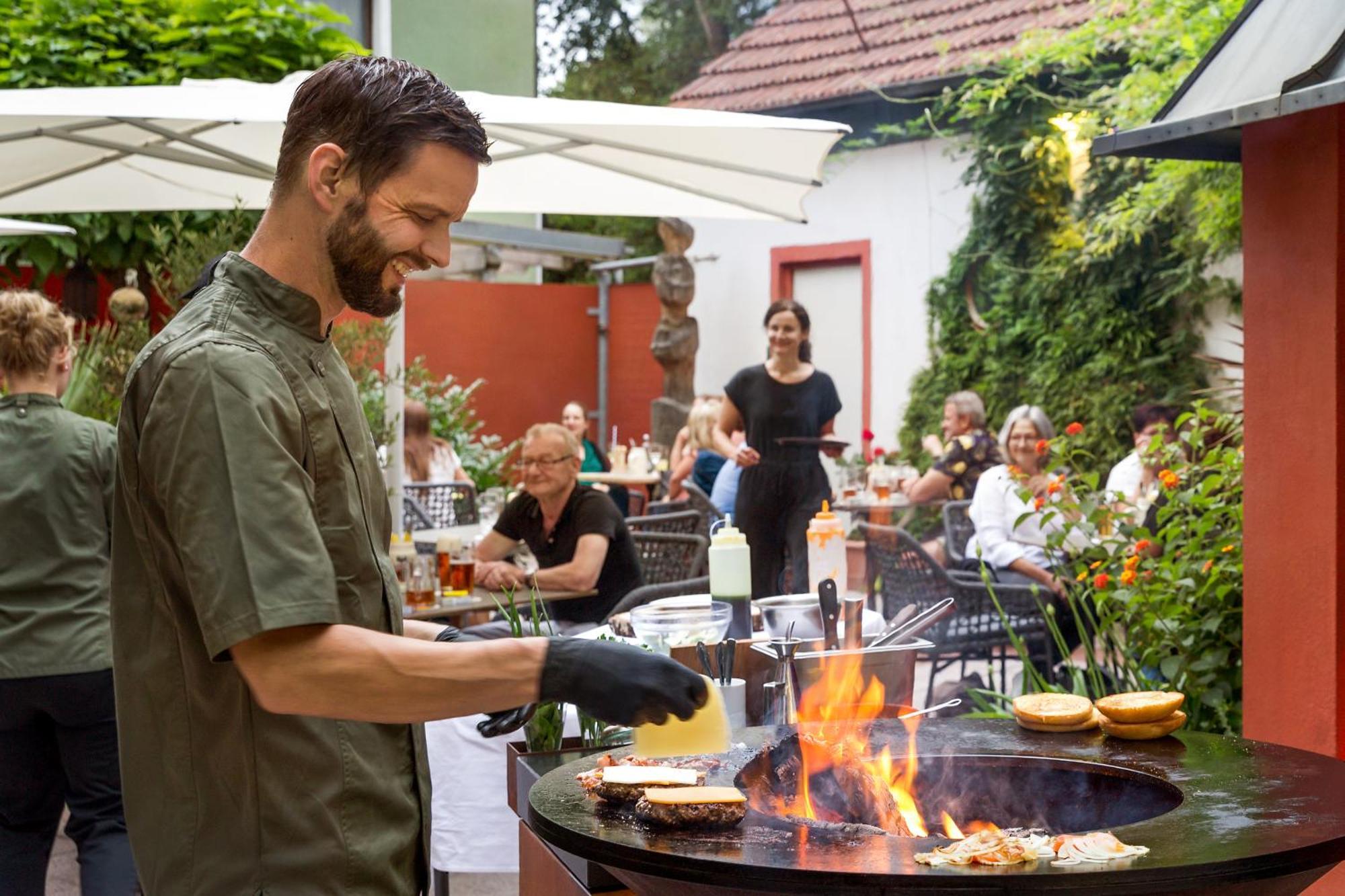 Wirtshaus & Hotel Goldener Greif Edelsfeld Εξωτερικό φωτογραφία
