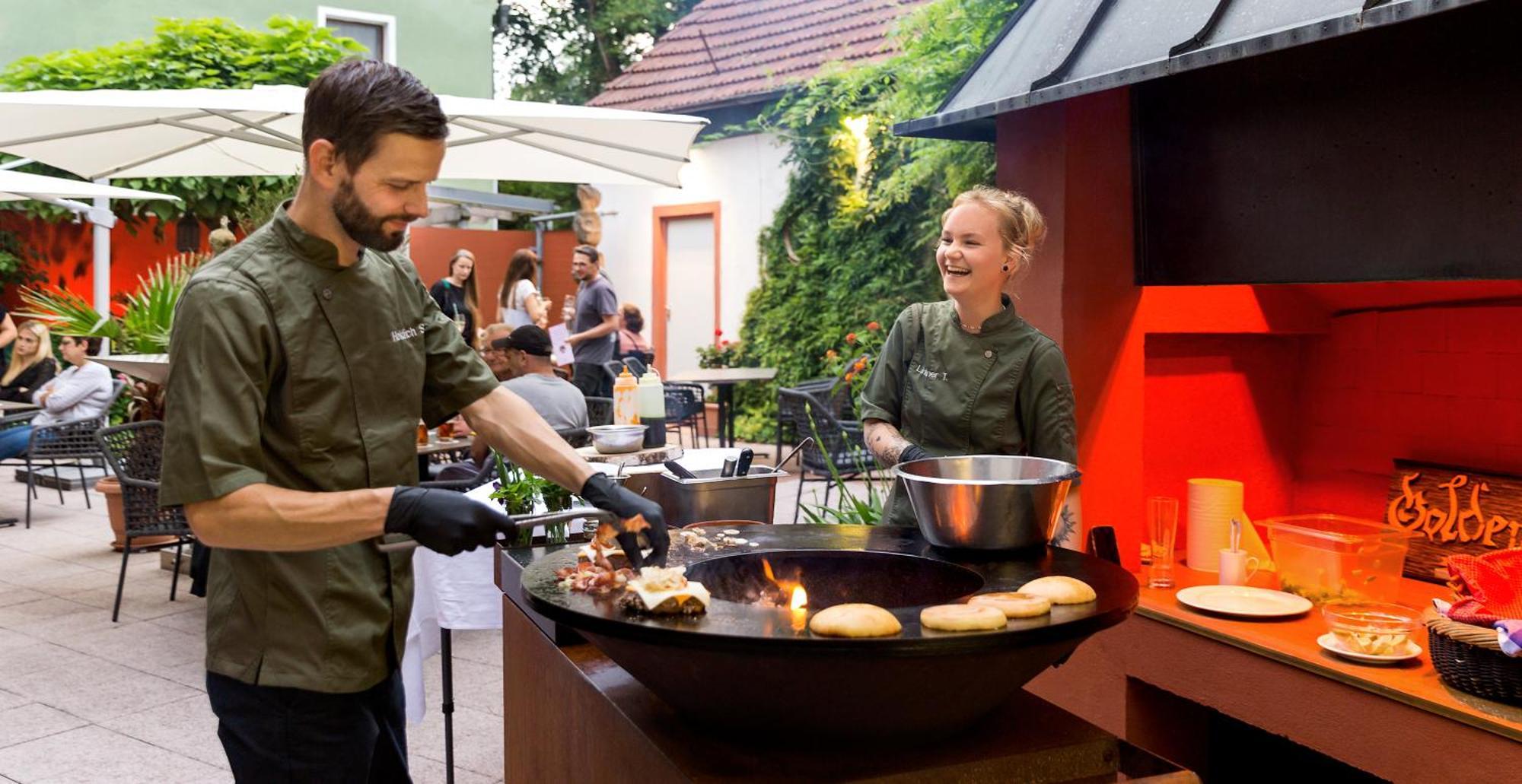 Wirtshaus & Hotel Goldener Greif Edelsfeld Εξωτερικό φωτογραφία