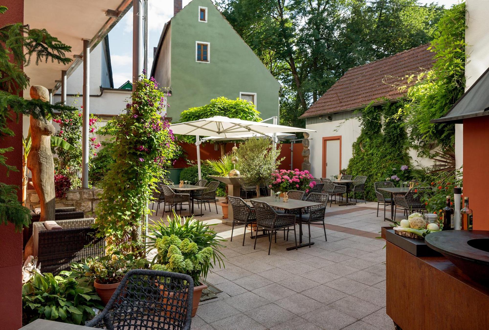 Wirtshaus & Hotel Goldener Greif Edelsfeld Εξωτερικό φωτογραφία
