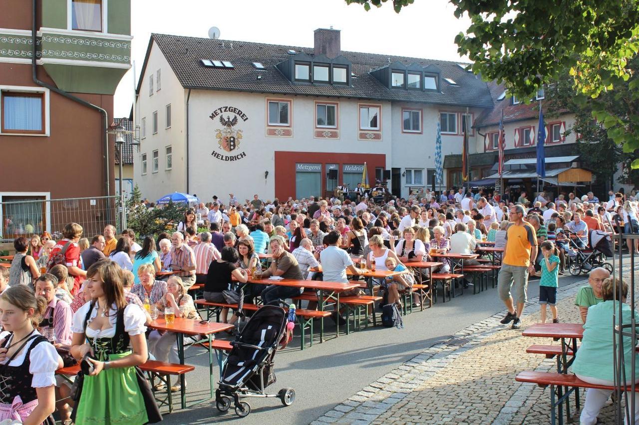 Wirtshaus & Hotel Goldener Greif Edelsfeld Εξωτερικό φωτογραφία